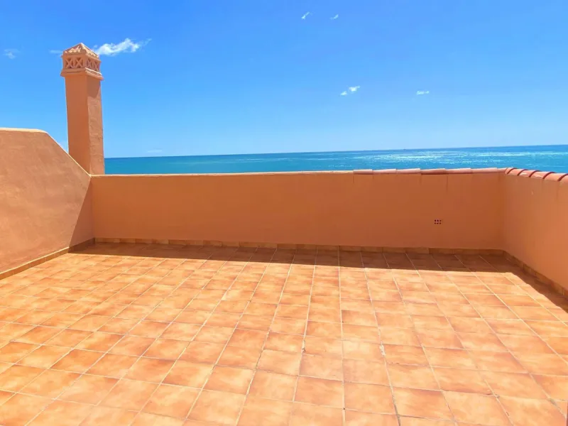 House - Townhouse в продаже в Casares, Málaga. В доме 4 спален и 4 ванных комнат. Площадь дома 153 м². Площадь участка 32 м²