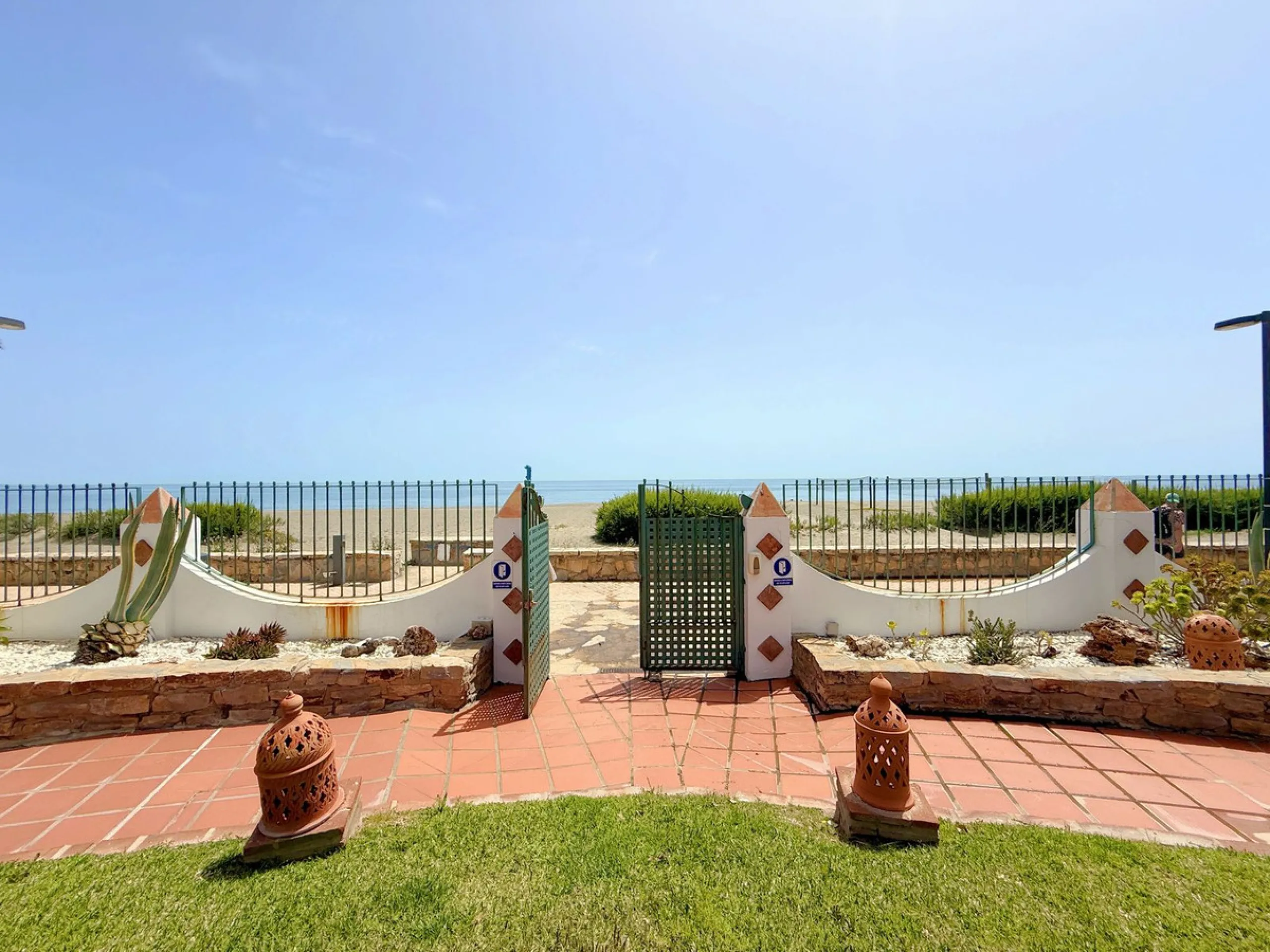 House - Townhouse в продаже в Casares, Málaga. В доме 4 спален и 4 ванных комнат. Площадь дома 153 м². Площадь участка 32 м²