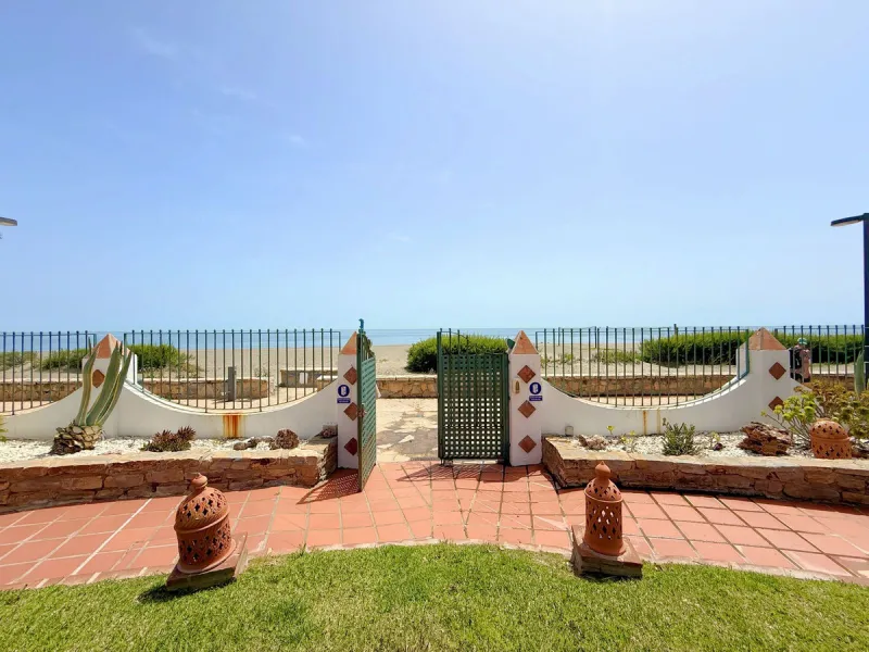 House - Townhouse в продаже в Casares, Málaga. В доме 4 спален и 4 ванных комнат. Площадь дома 153 м². Площадь участка 32 м²