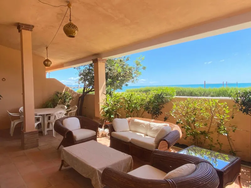 House - Townhouse в продаже в Casares, Málaga. В доме 4 спален и 4 ванных комнат. Площадь дома 153 м². Площадь участка 32 м²