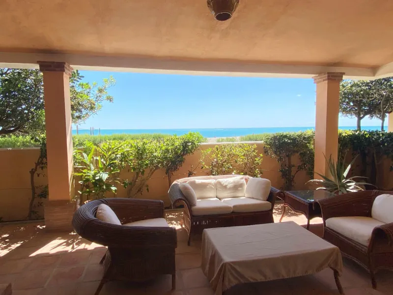 House - Townhouse в продаже в Casares, Málaga. В доме 4 спален и 4 ванных комнат. Площадь дома 153 м². Площадь участка 32 м²