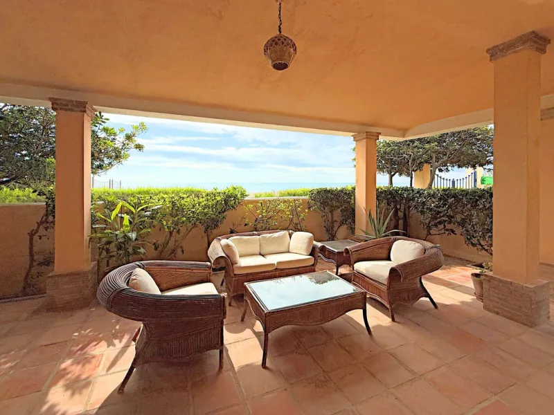 House - Townhouse в продаже в Casares, Málaga. В доме 4 спален и 4 ванных комнат. Площадь дома 153 м². Площадь участка 32 м²