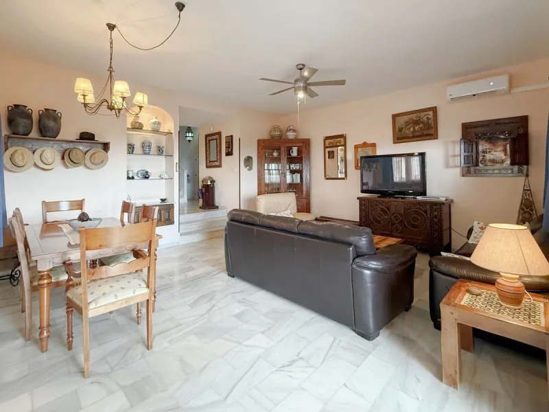 House - Townhouse в продаже в Casares, Málaga. В доме 4 спален и 4 ванных комнат. Площадь дома 153 м². Площадь участка 32 м²
