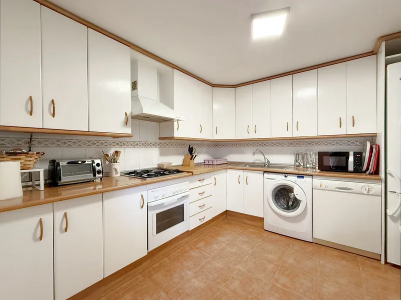 House - Townhouse в продаже в Casares, Málaga. В доме 4 спален и 4 ванных комнат. Площадь дома 153 м². Площадь участка 32 м²