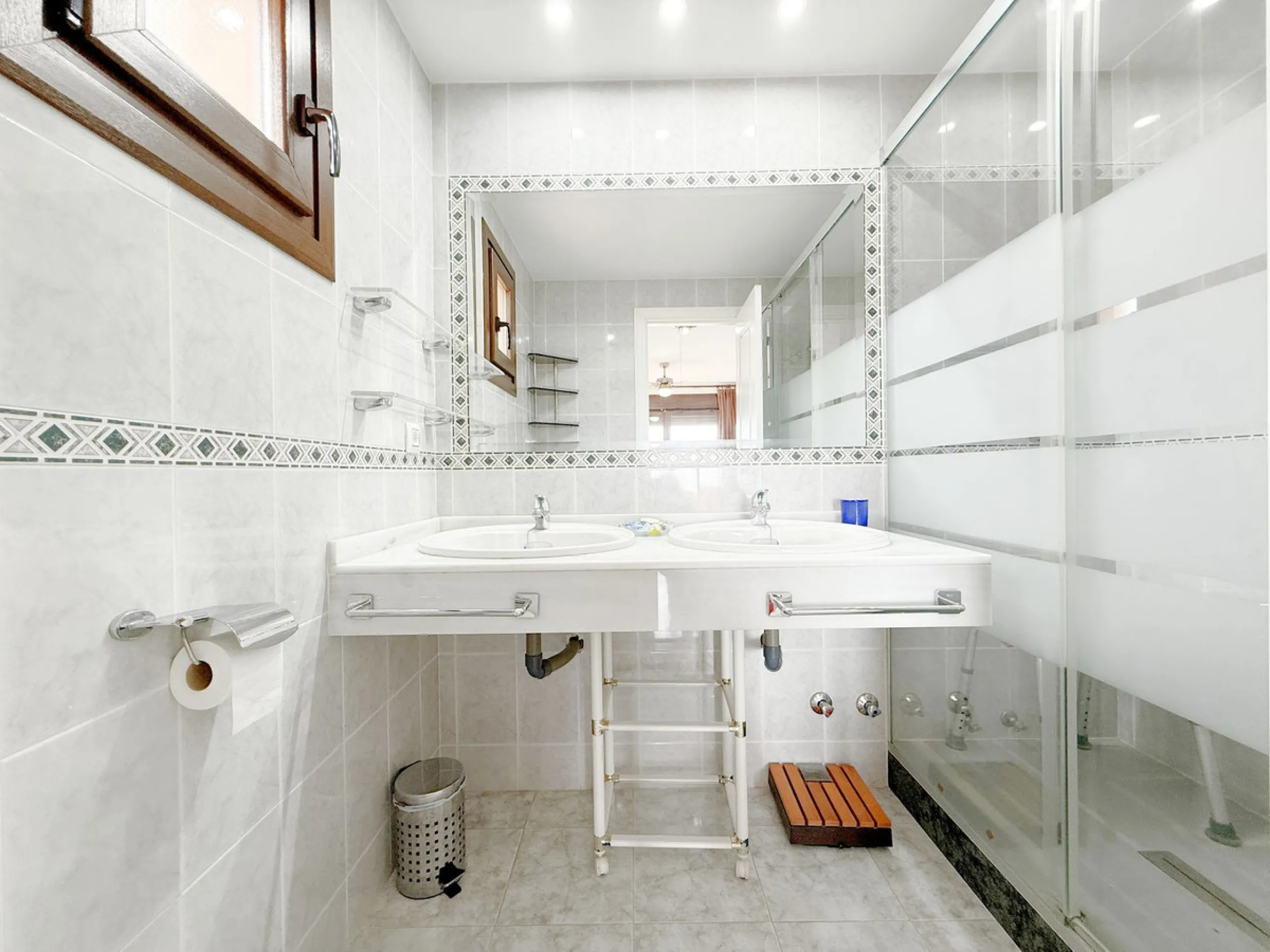 House - Townhouse в продаже в Casares, Málaga. В доме 4 спален и 4 ванных комнат. Площадь дома 153 м². Площадь участка 32 м²