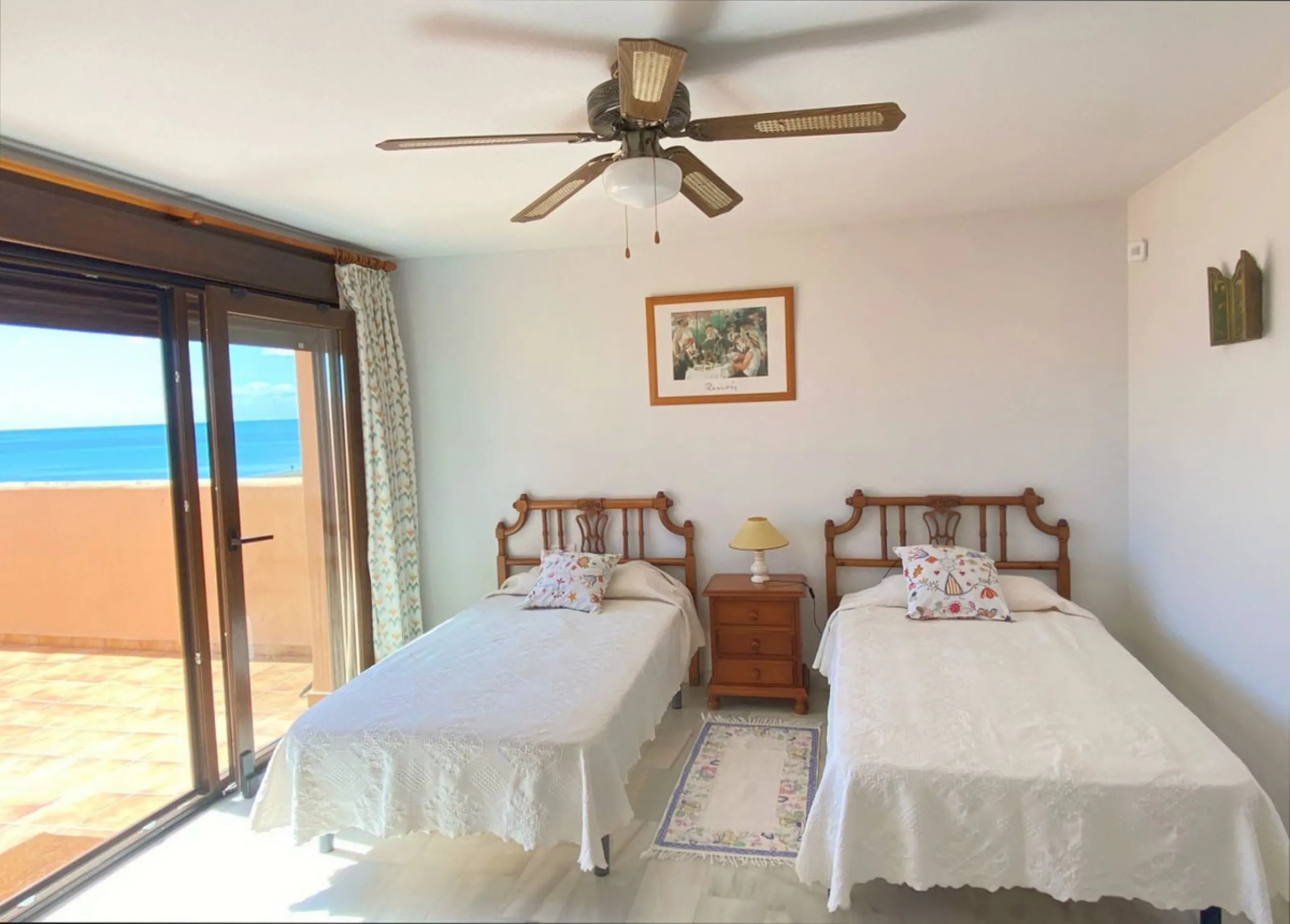 House - Townhouse в продаже в Casares, Málaga. В доме 4 спален и 4 ванных комнат. Площадь дома 153 м². Площадь участка 32 м²