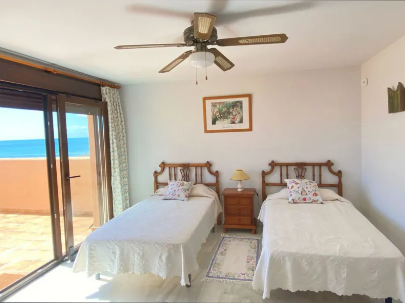 House - Townhouse в продаже в Casares, Málaga. В доме 4 спален и 4 ванных комнат. Площадь дома 153 м². Площадь участка 32 м²