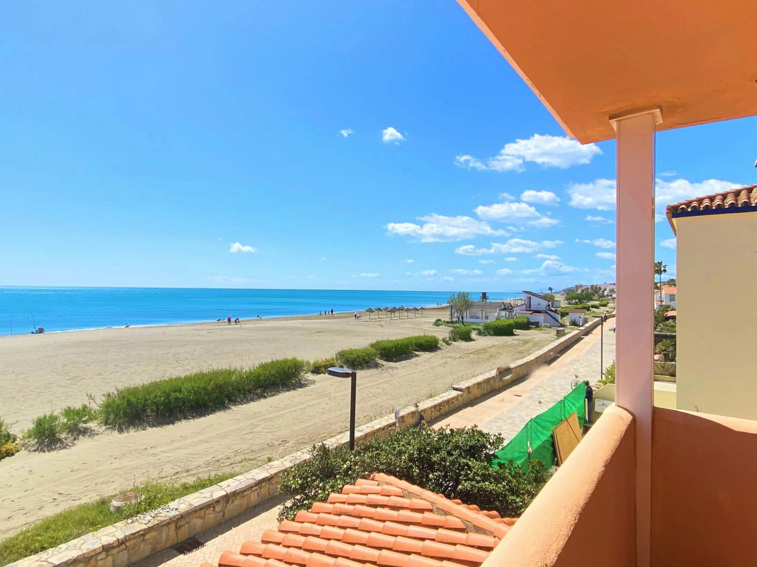 House - Townhouse в продаже в Casares, Málaga. В доме 4 спален и 4 ванных комнат. Площадь дома 153 м². Площадь участка 32 м²