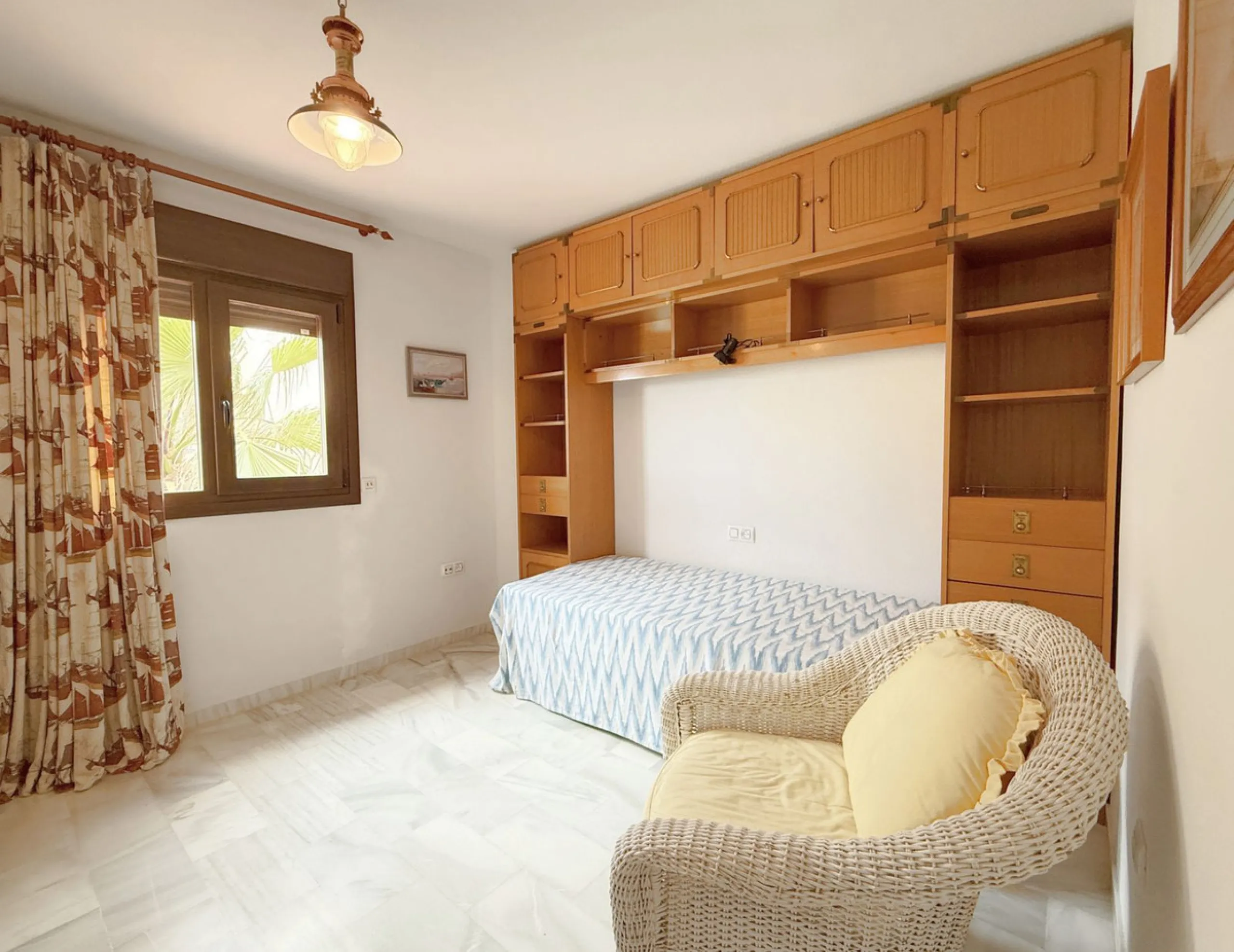 House - Townhouse в продаже в Casares, Málaga. В доме 4 спален и 4 ванных комнат. Площадь дома 153 м². Площадь участка 32 м²