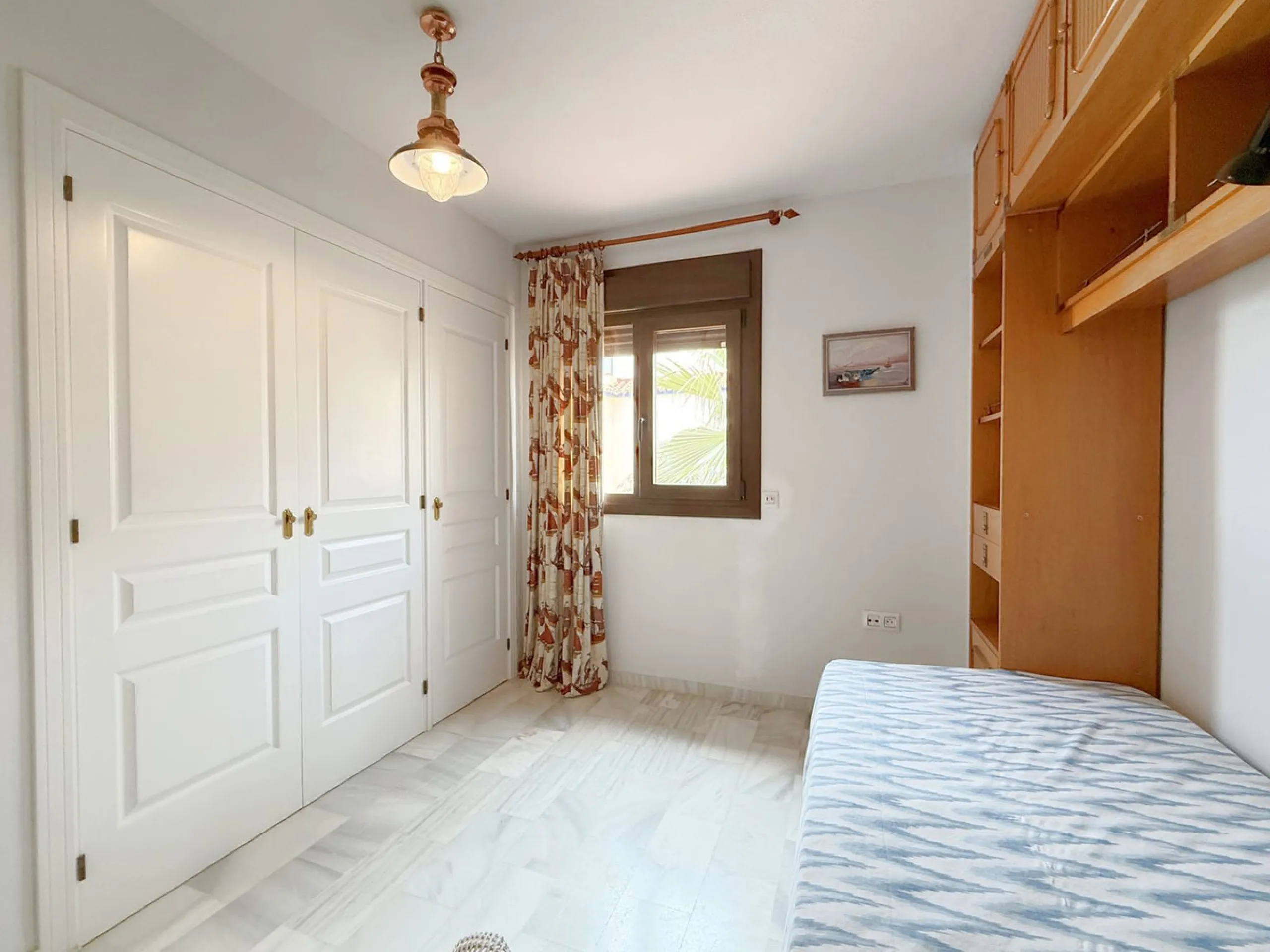 House - Townhouse в продаже в Casares, Málaga. В доме 4 спален и 4 ванных комнат. Площадь дома 153 м². Площадь участка 32 м²