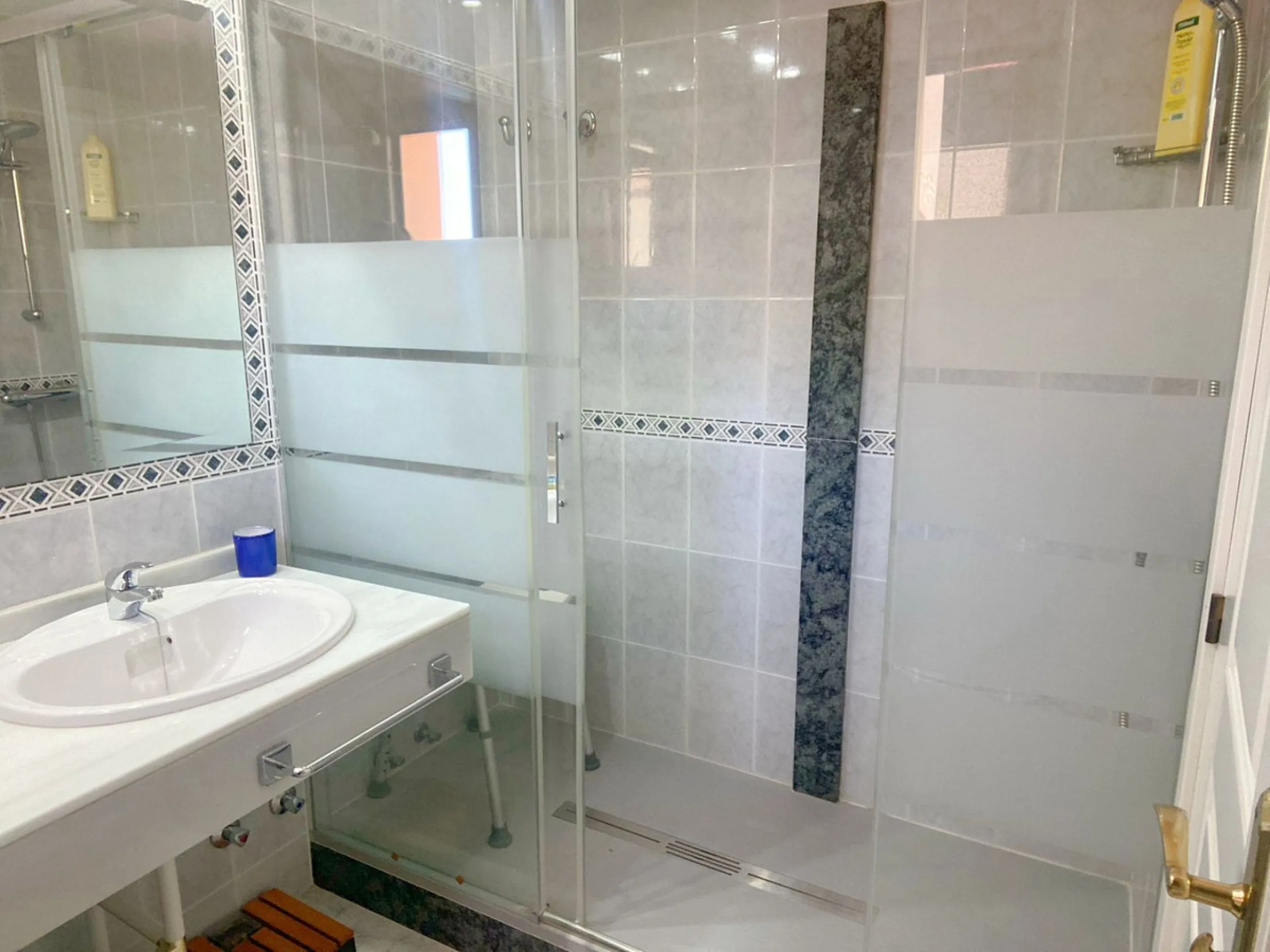 House - Townhouse в продаже в Casares, Málaga. В доме 4 спален и 4 ванных комнат. Площадь дома 153 м². Площадь участка 32 м²