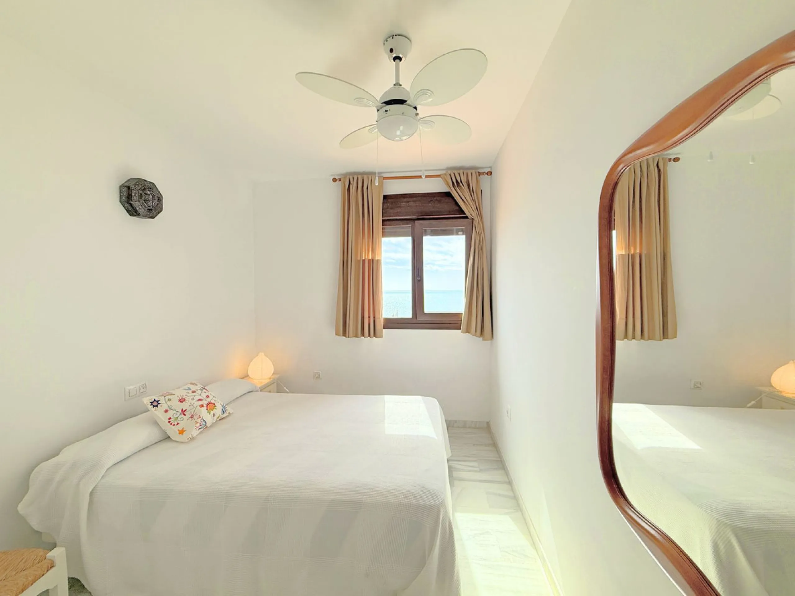 House - Townhouse в продаже в Casares, Málaga. В доме 4 спален и 4 ванных комнат. Площадь дома 153 м². Площадь участка 32 м²
