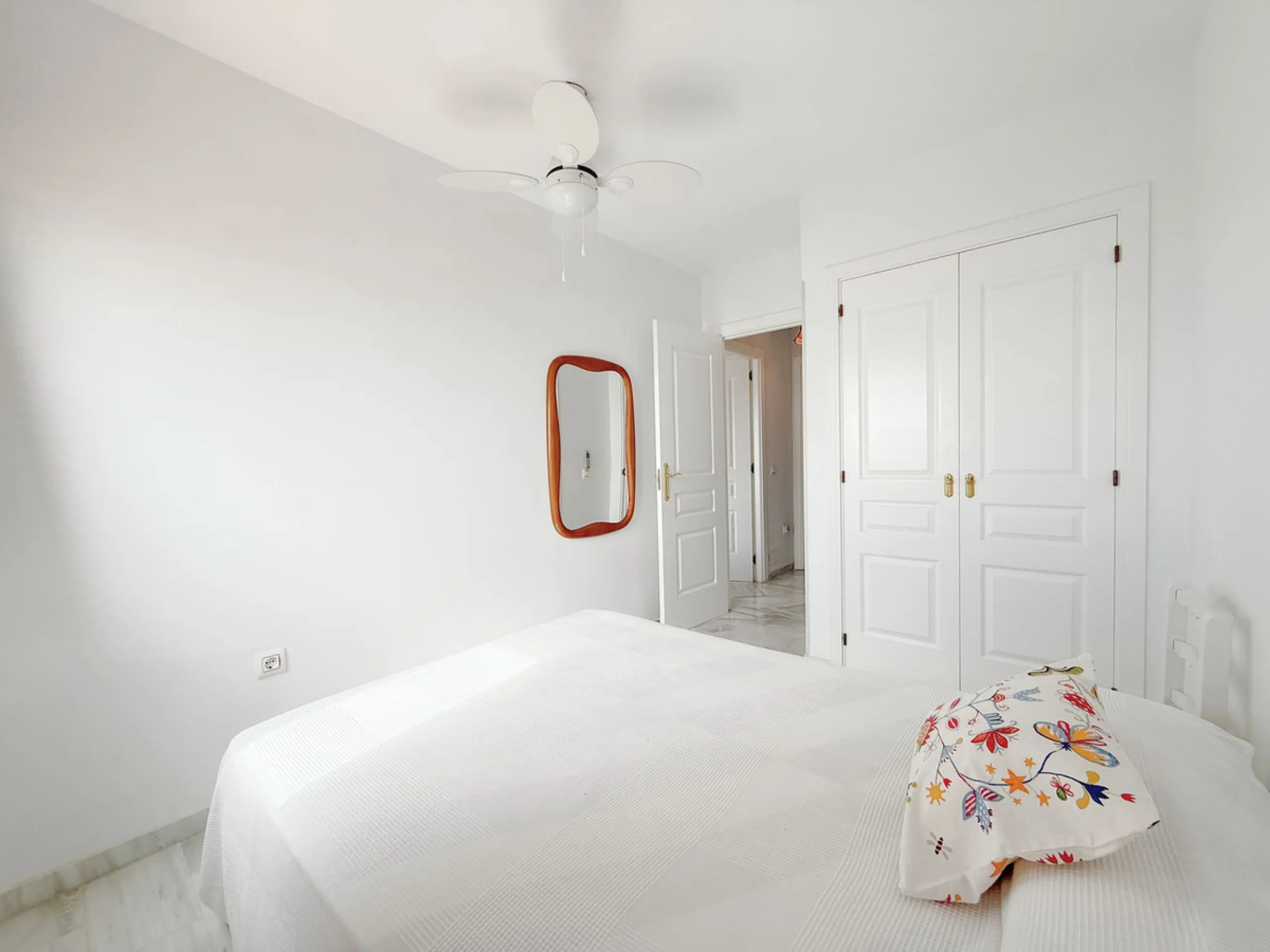 House - Townhouse в продаже в Casares, Málaga. В доме 4 спален и 4 ванных комнат. Площадь дома 153 м². Площадь участка 32 м²