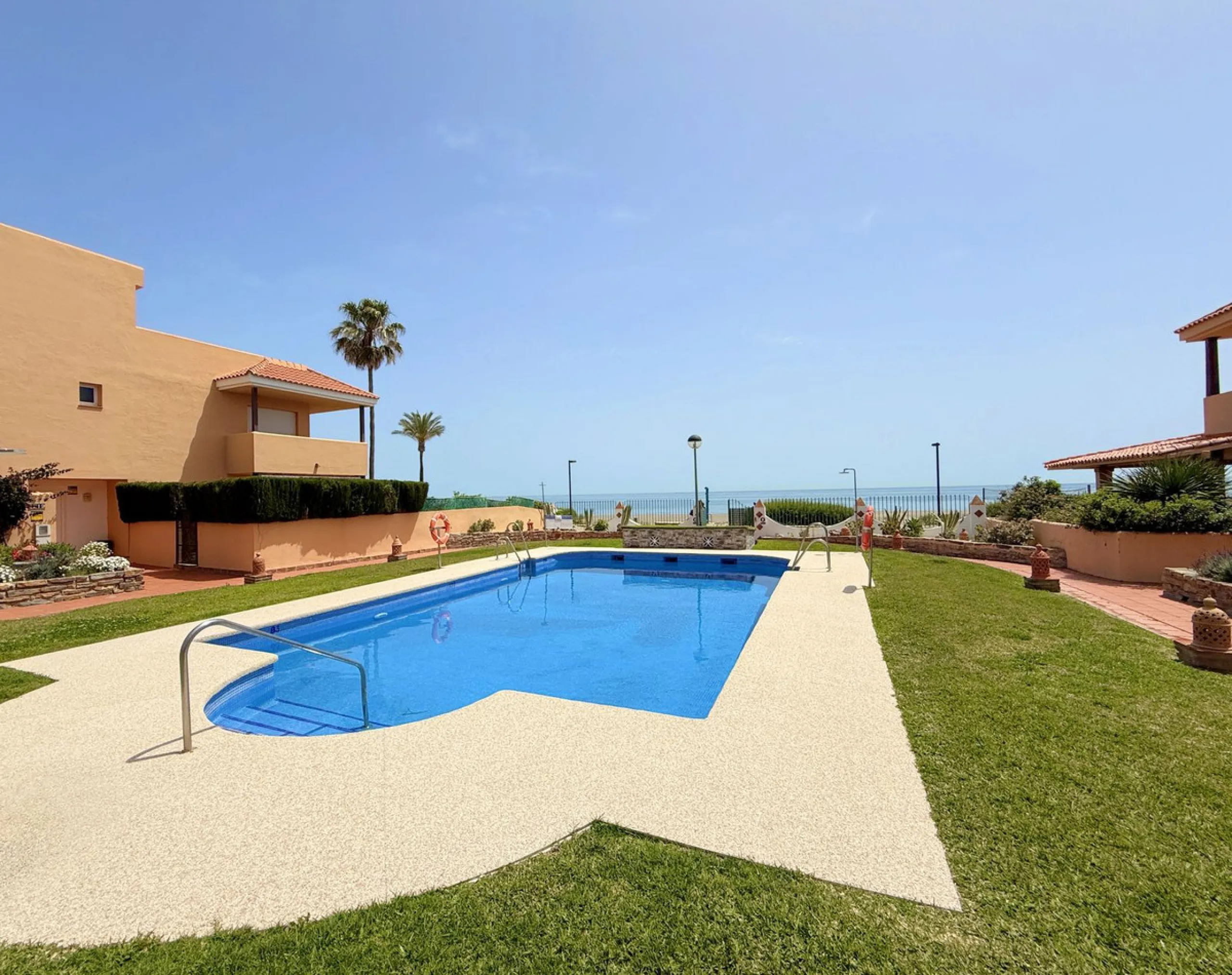 House - Townhouse в продаже в Casares, Málaga. В доме 4 спален и 4 ванных комнат. Площадь дома 153 м². Площадь участка 32 м²