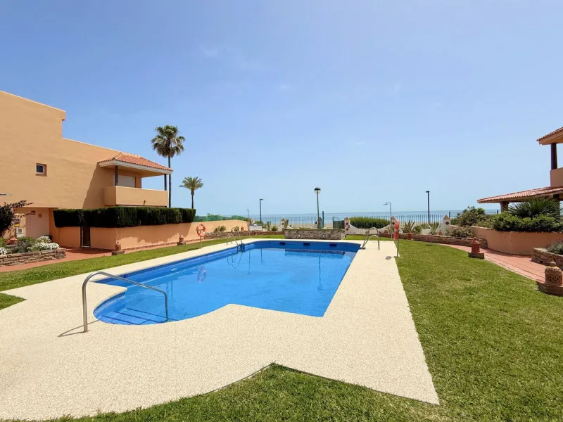 House - Townhouse в продаже в Casares, Málaga. В доме 4 спален и 4 ванных комнат. Площадь дома 153 м². Площадь участка 32 м²
