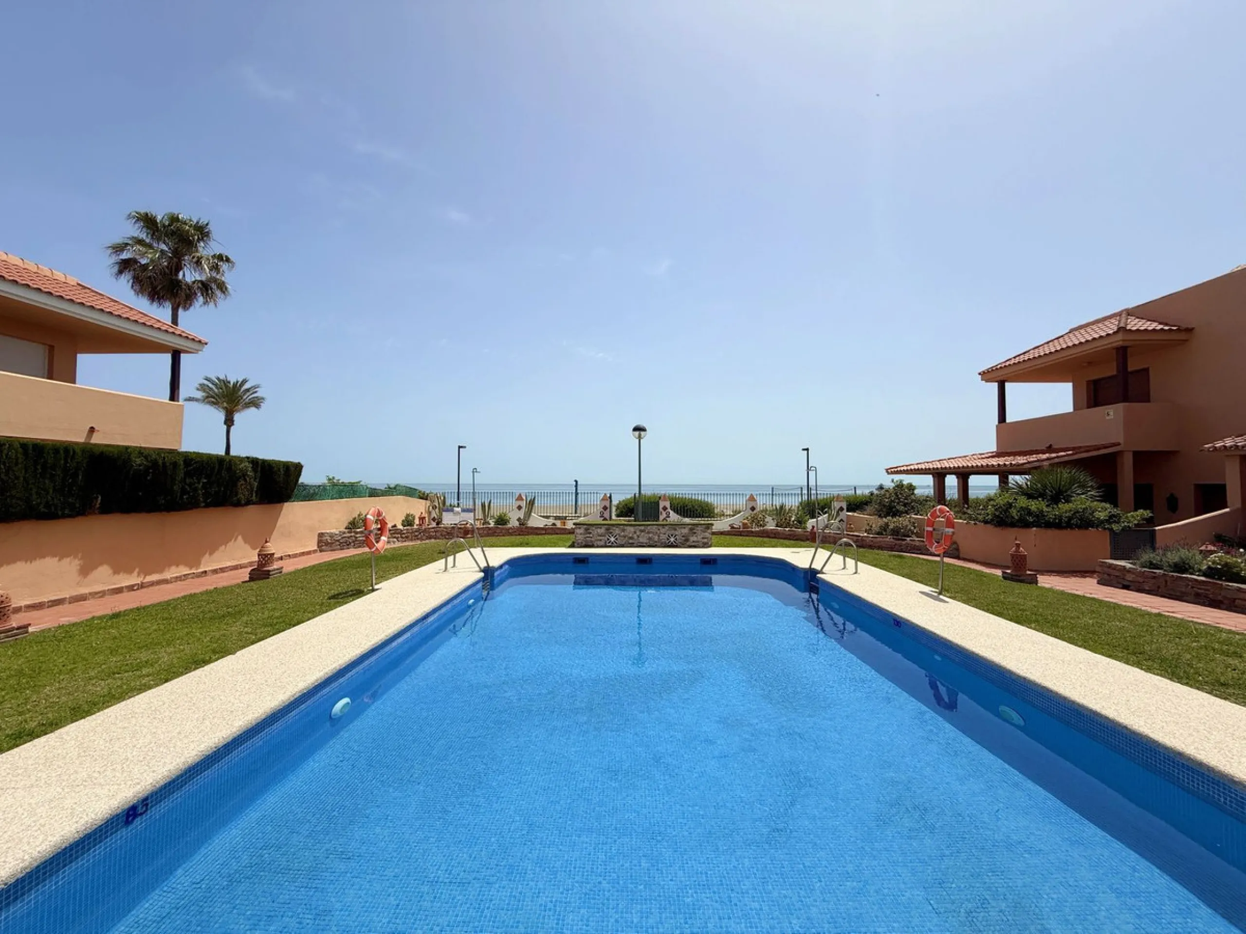 House - Townhouse в продаже в Casares, Málaga. В доме 4 спален и 4 ванных комнат. Площадь дома 153 м². Площадь участка 32 м²