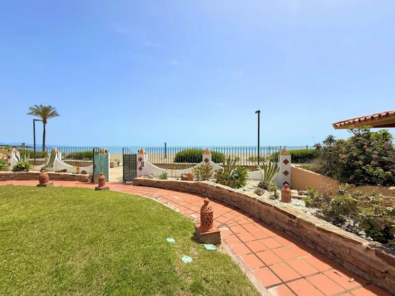 House - Townhouse в продаже в Casares, Málaga. В доме 4 спален и 4 ванных комнат. Площадь дома 153 м². Площадь участка 32 м²