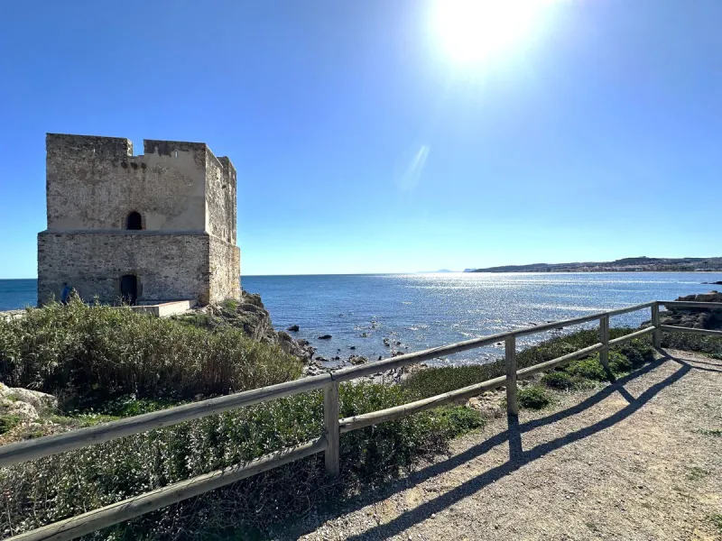 House - Townhouse в продаже в Casares, Málaga. В доме 4 спален и 4 ванных комнат. Площадь дома 153 м². Площадь участка 32 м²