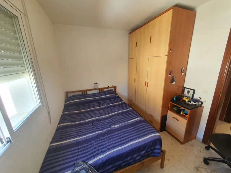 Wonderful corner townhouse in Churriana. Right by the new ambulatory in the centre of town. Close to all amenities and public transport. It enjoys of 4 beds, 2 baths (1 ensuite) plus a toilet in the ground floor. The property has 113 m2 built and 57 m2 in