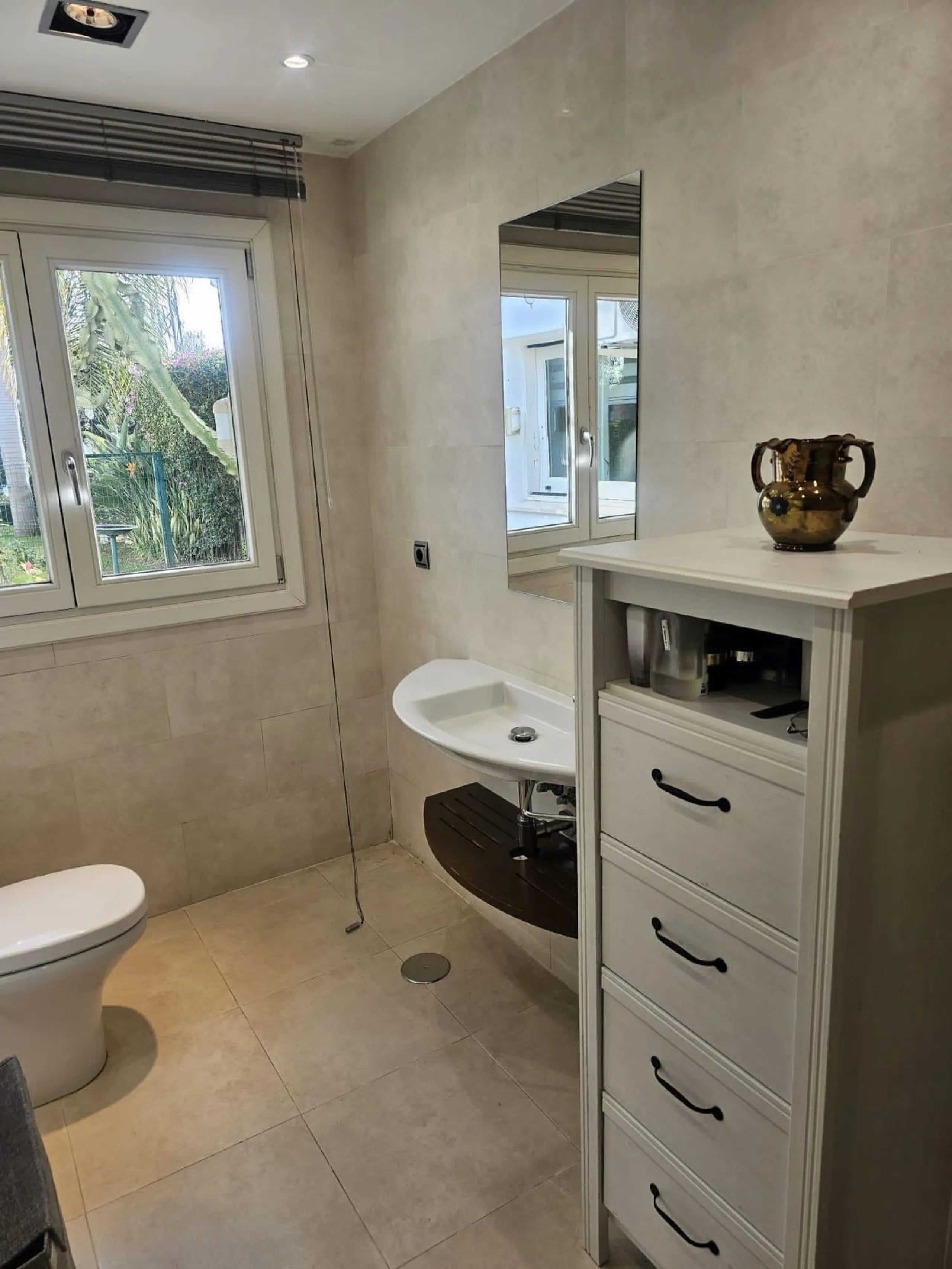 House - Detached Villa в продаже в Mijas, Málaga. В доме 4 спален и 4 ванных комнат. Площадь дома 250 м². Площадь участка 562 м²