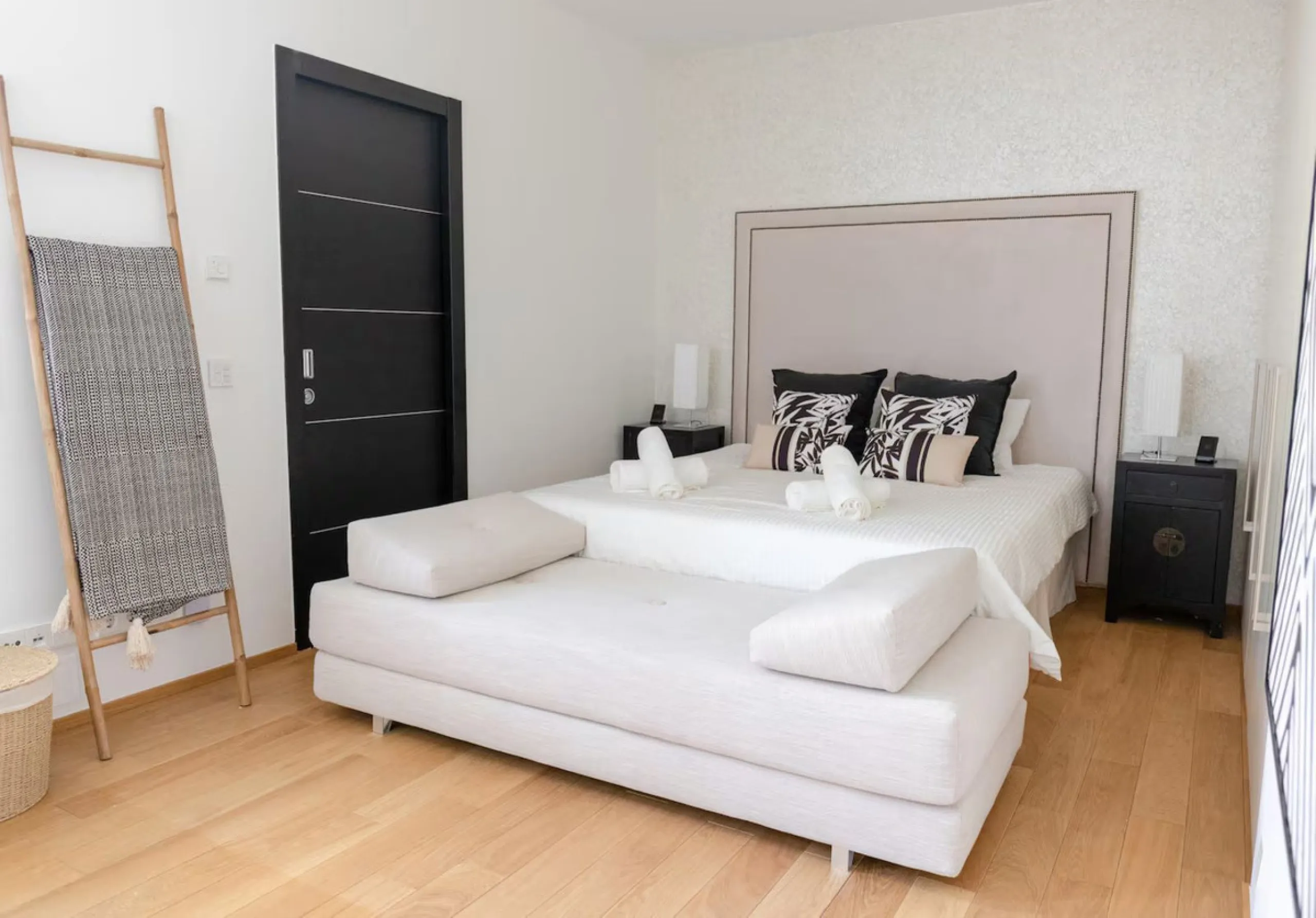 LUXURIOUS TOWNHOUSE IN TRANQUIL URBANIZATION WITH WORLD-CLASS AMENITIES