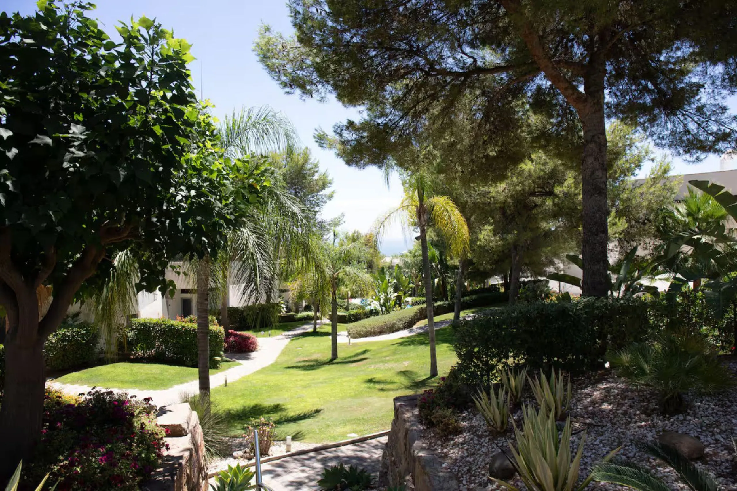 LUXURIOUS TOWNHOUSE IN TRANQUIL URBANIZATION WITH WORLD-CLASS AMENITIES