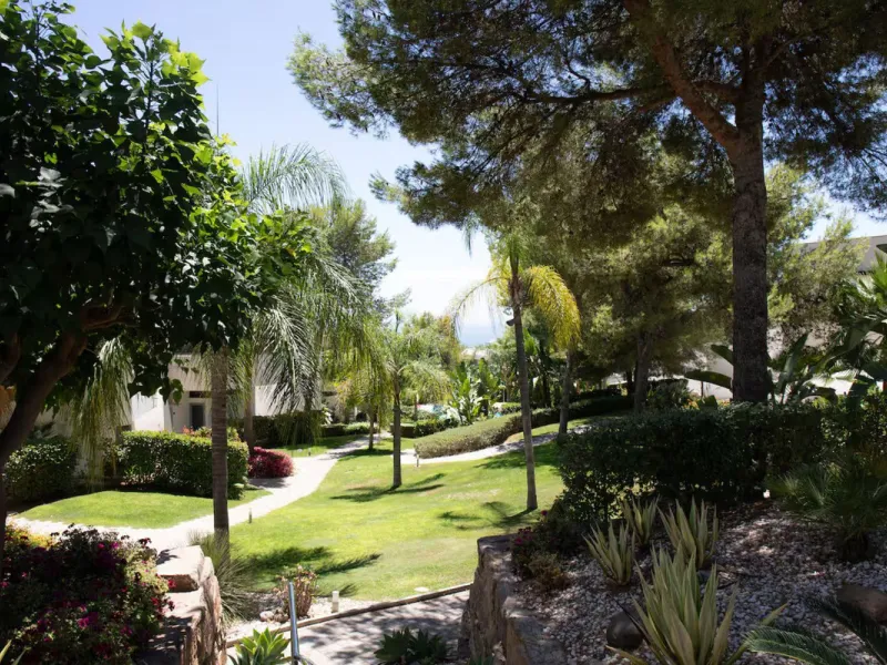 LUXURIOUS TOWNHOUSE IN TRANQUIL URBANIZATION WITH WORLD-CLASS AMENITIES