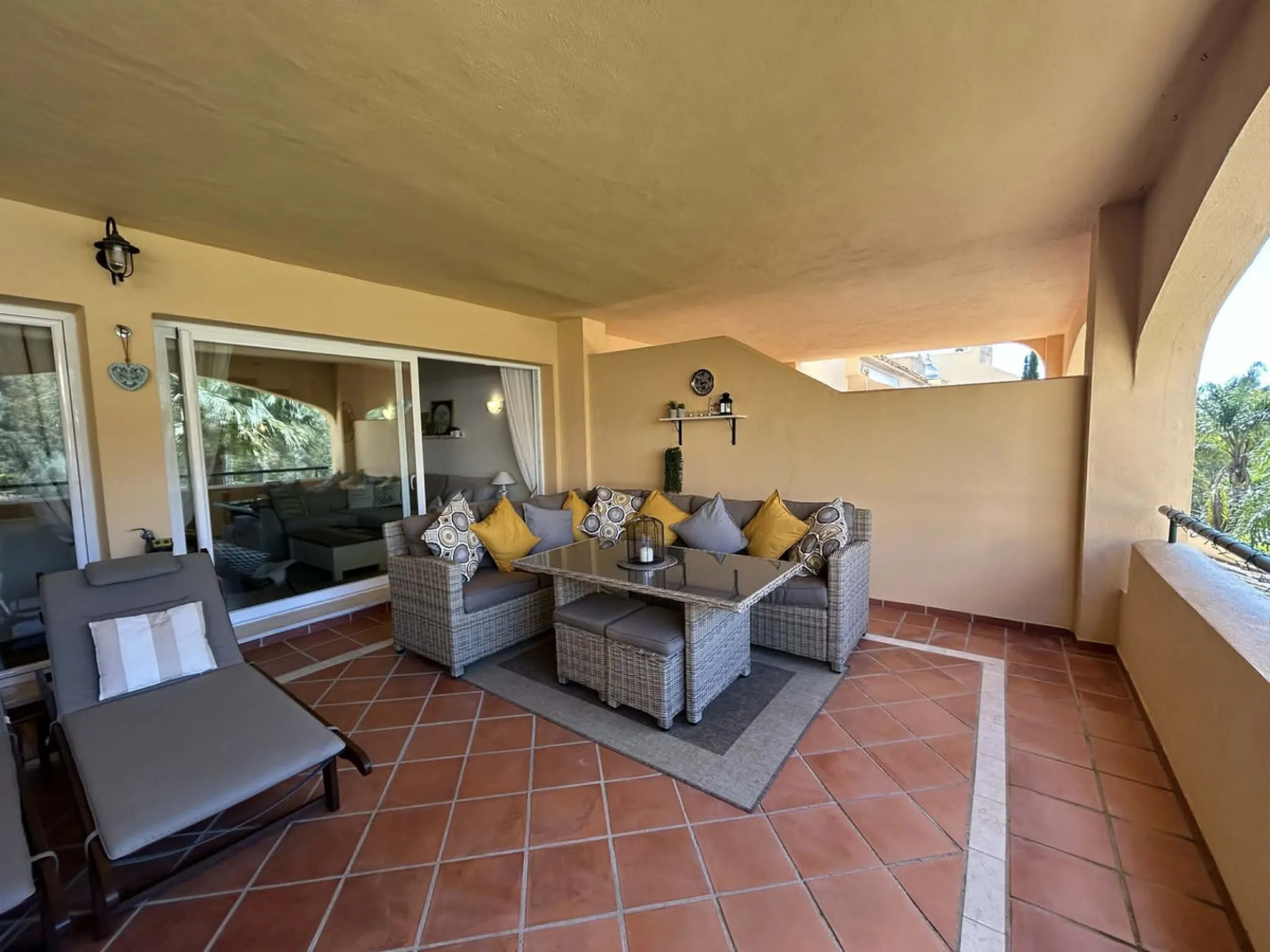 Elegant and bright west facing apartment situated in Santa Maria Village, a gated 24hour security community nested in Elviria, only minutes away from Marbella's nicest sandy beaches. This immaculate apartment combines comfort, style and convenience and fe