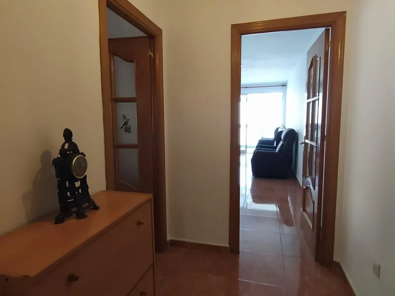 We present this spacious 3-bedroom apartment in Málaga, located in one of the city's most convenient and central areas — ideal for either living or investing.