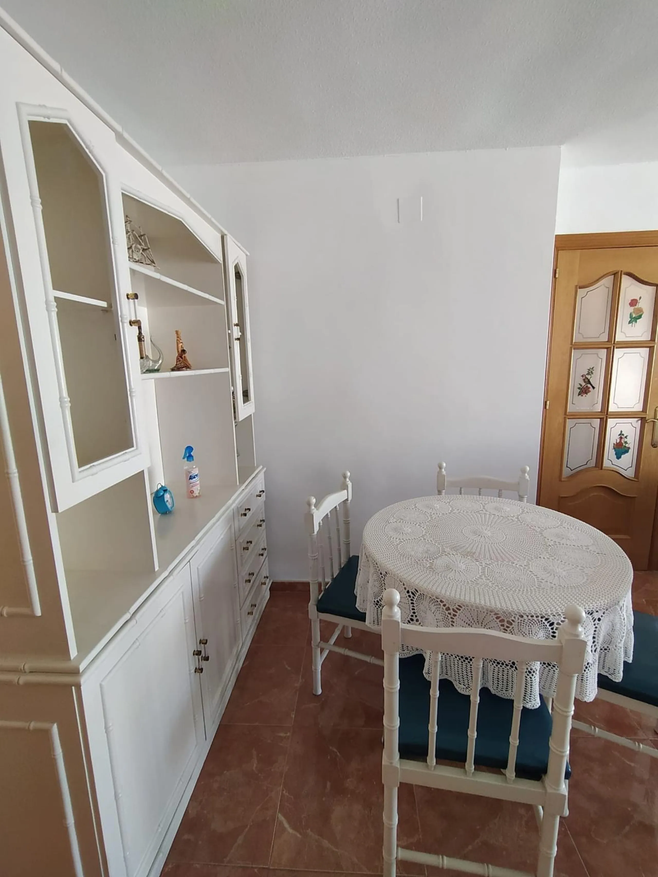We present this spacious 3-bedroom apartment in Málaga, located in one of the city's most convenient and central areas — ideal for either living or investing.