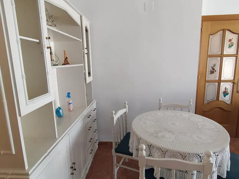 We present this spacious 3-bedroom apartment in Málaga, located in one of the city's most convenient and central areas — ideal for either living or investing.