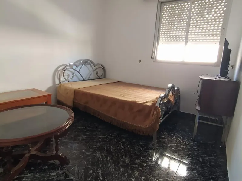 We present this spacious 3-bedroom apartment in Málaga, located in one of the city's most convenient and central areas — ideal for either living or investing.