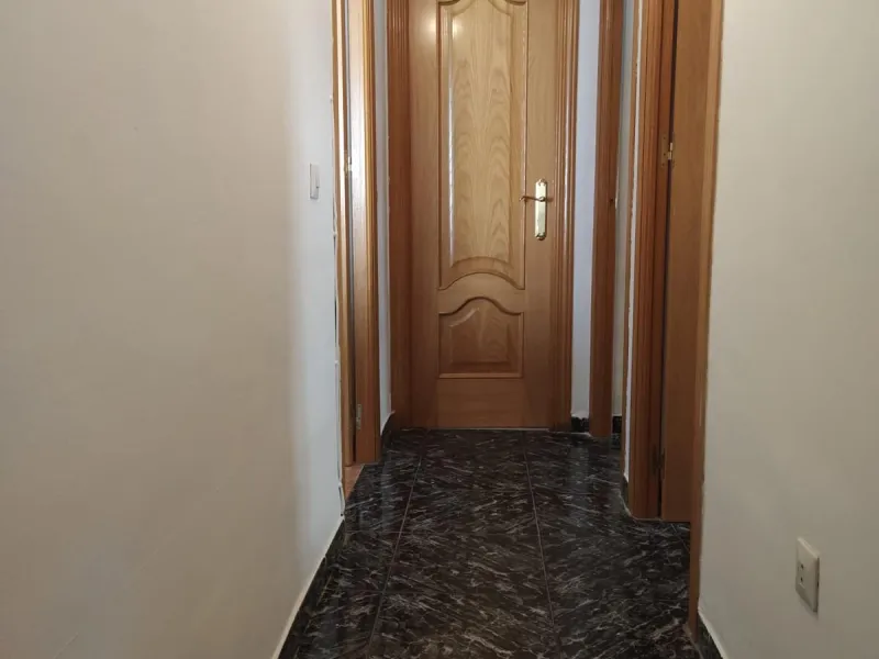 We present this spacious 3-bedroom apartment in Málaga, located in one of the city's most convenient and central areas — ideal for either living or investing.