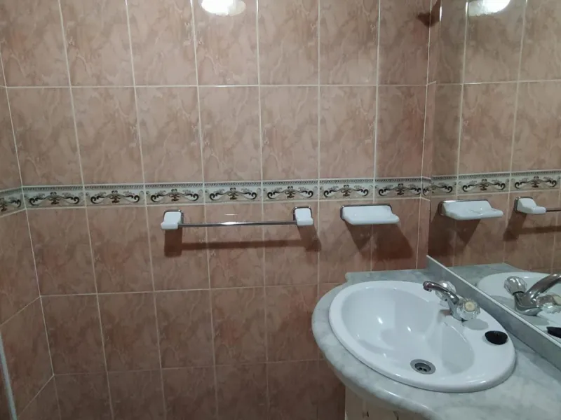 We present this spacious 3-bedroom apartment in Málaga, located in one of the city's most convenient and central areas — ideal for either living or investing.