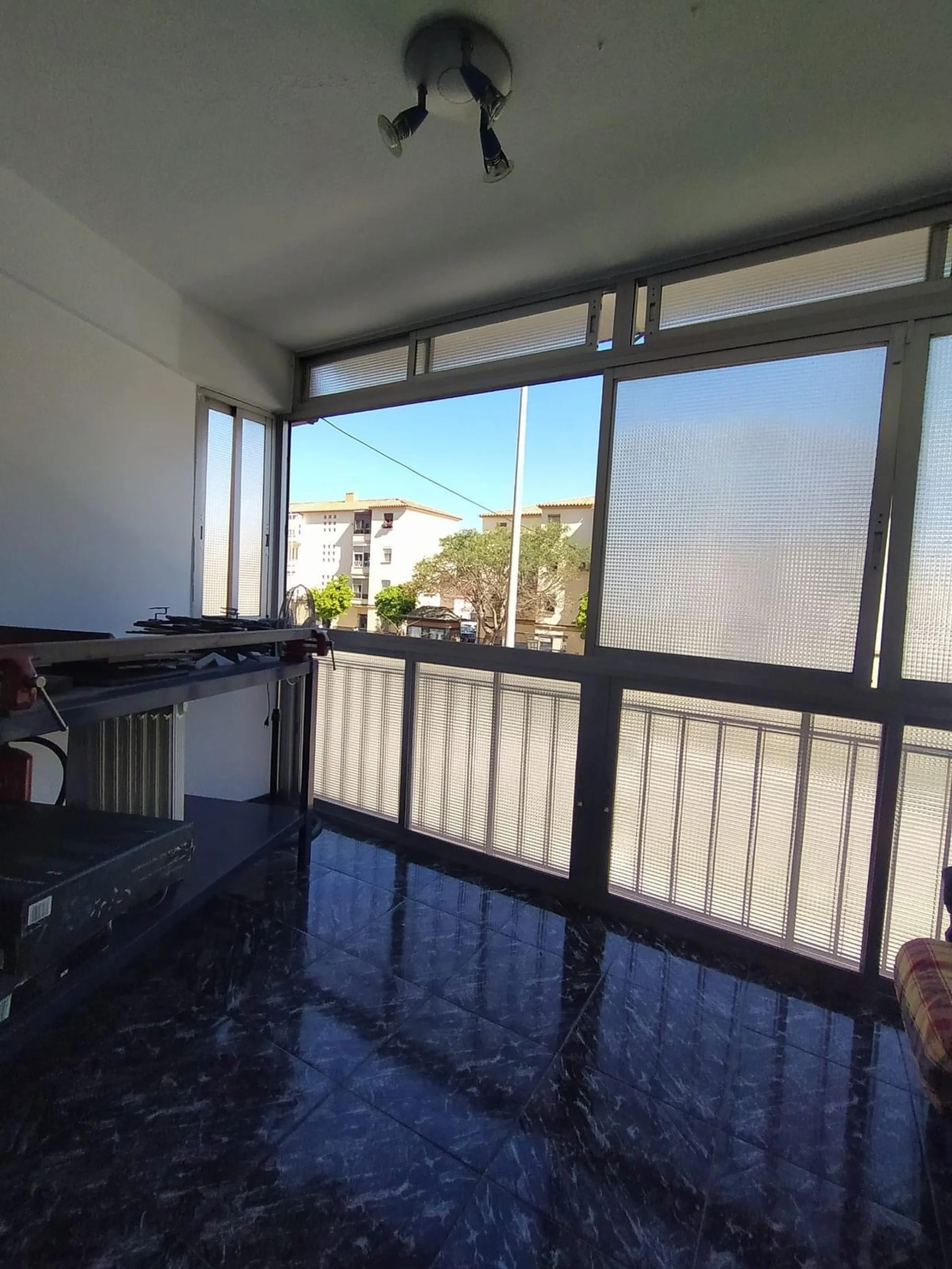 We present this spacious 3-bedroom apartment in Málaga, located in one of the city's most convenient and central areas — ideal for either living or investing.