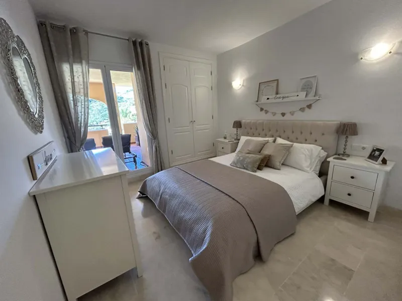 Elegant and bright west facing apartment situated in Santa Maria Village, a gated 24hour security community nested in Elviria, only minutes away from Marbella's nicest sandy beaches. This immaculate apartment combines comfort, style and convenience and fe