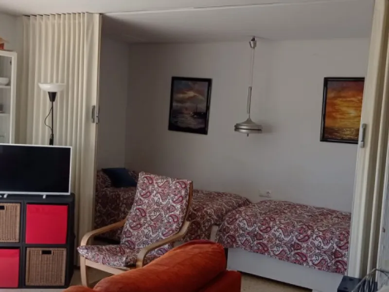 Penthouse in the Paseo Marítimo of Fuengirola, 92 m2 built and 100 m2 terrace. In front of the sea, spectacular views, very close to all services, 200m from the centre of Fuengirola, Church, Plaza Los Chinorros, etc. Requires some renovation.