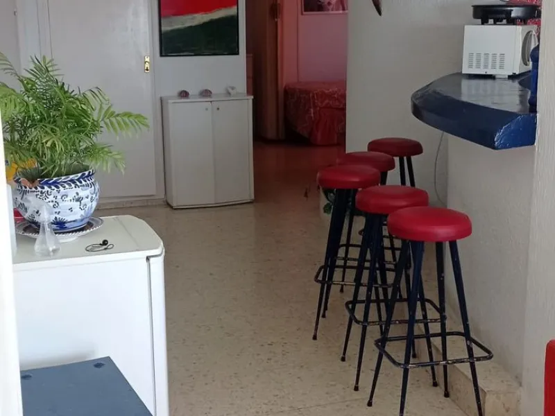 Penthouse in the Paseo Marítimo of Fuengirola, 92 m2 built and 100 m2 terrace. In front of the sea, spectacular views, very close to all services, 200m from the centre of Fuengirola, Church, Plaza Los Chinorros, etc. Requires some renovation.