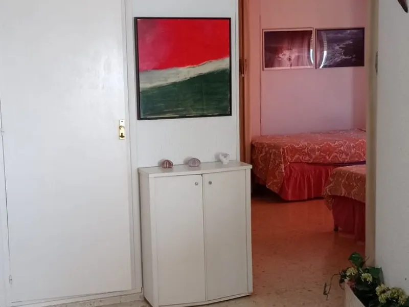 Penthouse in the Paseo Marítimo of Fuengirola, 92 m2 built and 100 m2 terrace. In front of the sea, spectacular views, very close to all services, 200m from the centre of Fuengirola, Church, Plaza Los Chinorros, etc. Requires some renovation.
