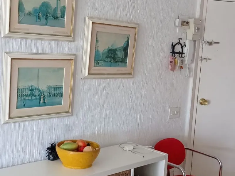 Penthouse in the Paseo Marítimo of Fuengirola, 92 m2 built and 100 m2 terrace. In front of the sea, spectacular views, very close to all services, 200m from the centre of Fuengirola, Church, Plaza Los Chinorros, etc. Requires some renovation.