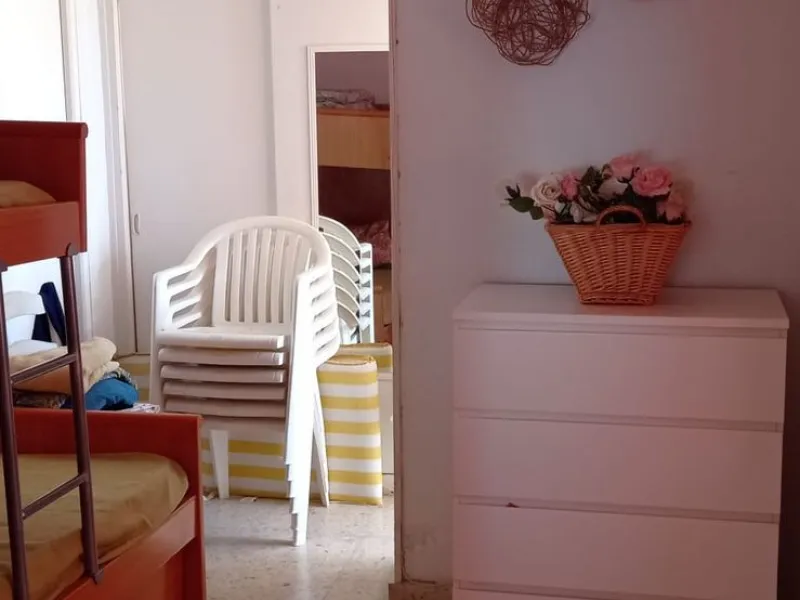 Penthouse in the Paseo Marítimo of Fuengirola, 92 m2 built and 100 m2 terrace. In front of the sea, spectacular views, very close to all services, 200m from the centre of Fuengirola, Church, Plaza Los Chinorros, etc. Requires some renovation.