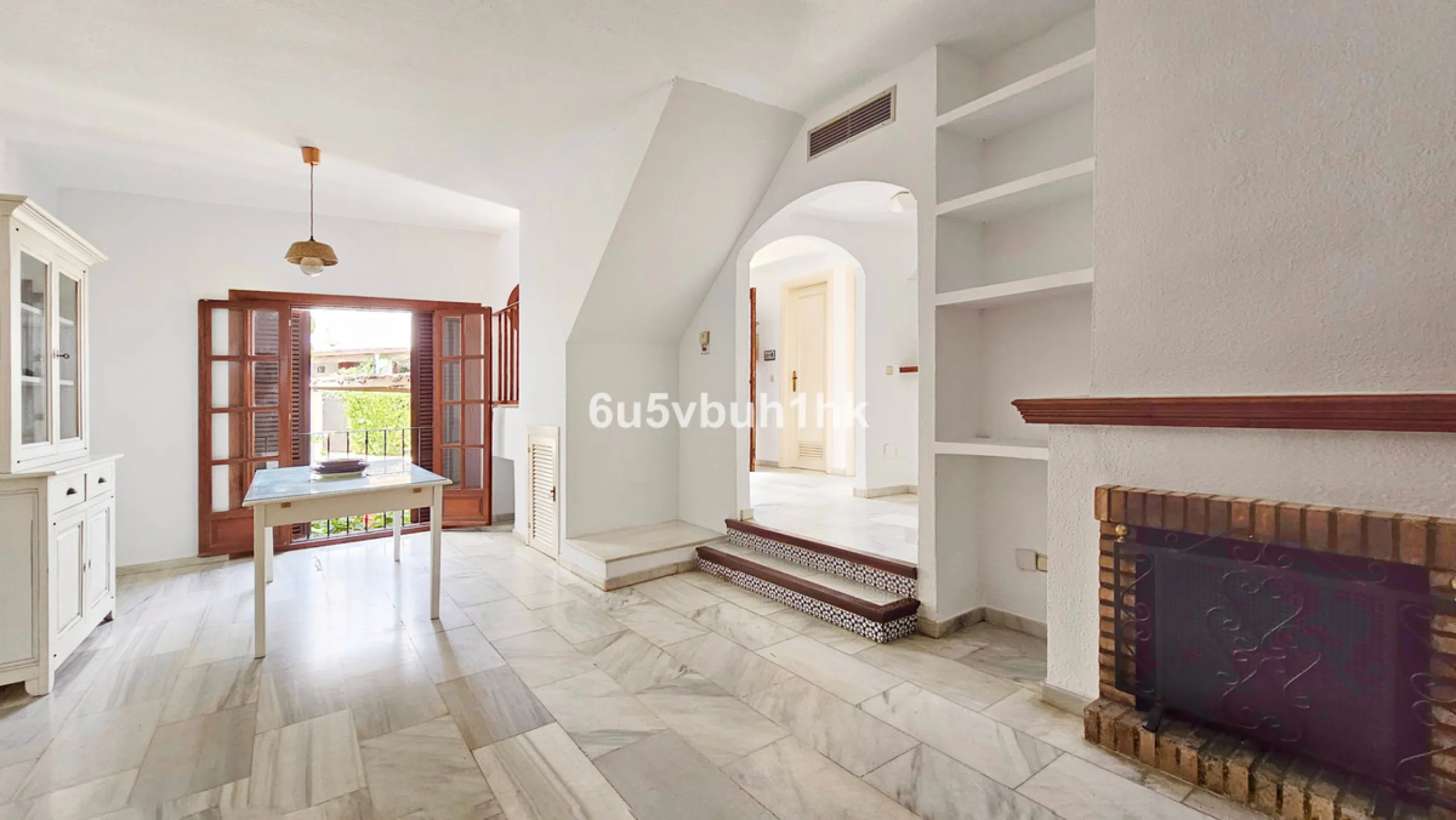 Located in the established Bahia Azul urbanisation, this traditional Spanish house offers an excellent opportunity to acquire a property with direct access to the beach and communal amenities.