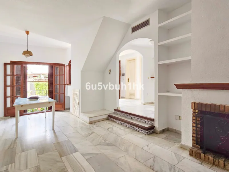 Located in the established Bahia Azul urbanisation, this traditional Spanish house offers an excellent opportunity to acquire a property with direct access to the beach and communal amenities.