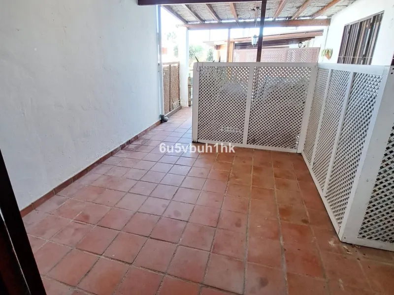 Located in the established Bahia Azul urbanisation, this traditional Spanish house offers an excellent opportunity to acquire a property with direct access to the beach and communal amenities.
