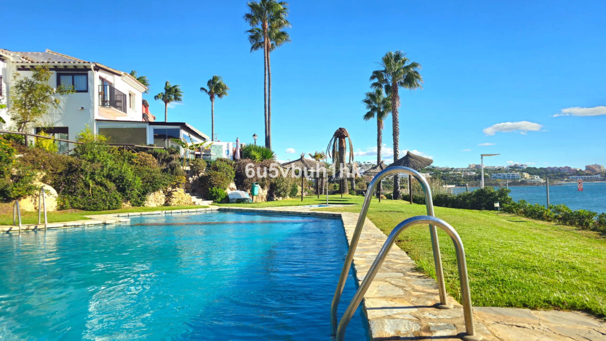 Located in the established Bahia Azul urbanisation, this traditional Spanish house offers an excellent opportunity to acquire a property with direct access to the beach and communal amenities.