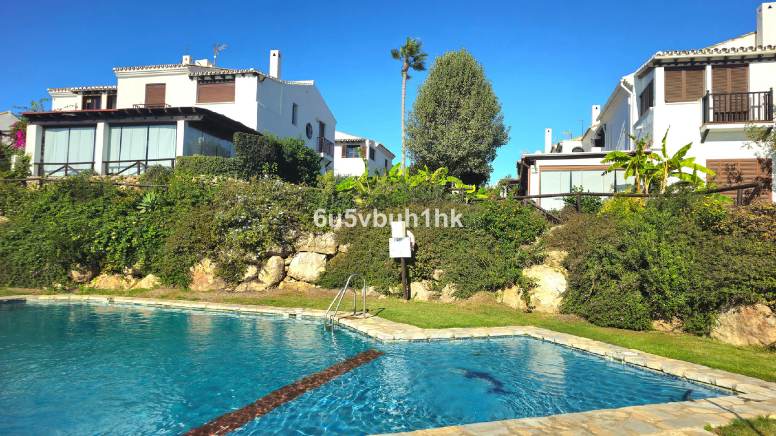 Located in the established Bahia Azul urbanisation, this traditional Spanish house offers an excellent opportunity to acquire a property with direct access to the beach and communal amenities.