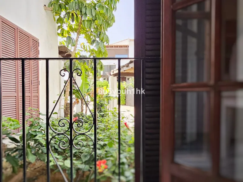 Located in the established Bahia Azul urbanisation, this traditional Spanish house offers an excellent opportunity to acquire a property with direct access to the beach and communal amenities.