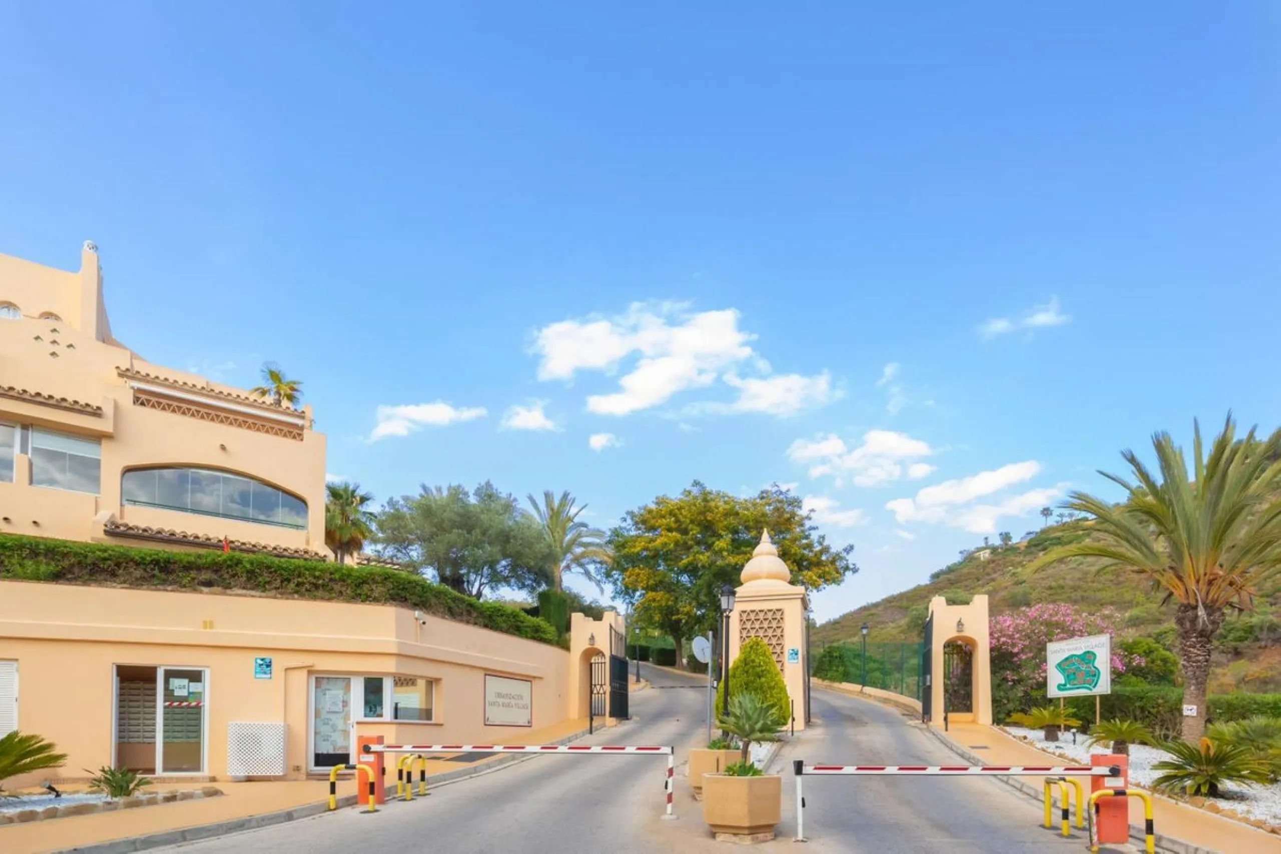 Elegant and bright west facing apartment situated in Santa Maria Village, a gated 24hour security community nested in Elviria, only minutes away from Marbella's nicest sandy beaches. This immaculate apartment combines comfort, style and convenience and fe