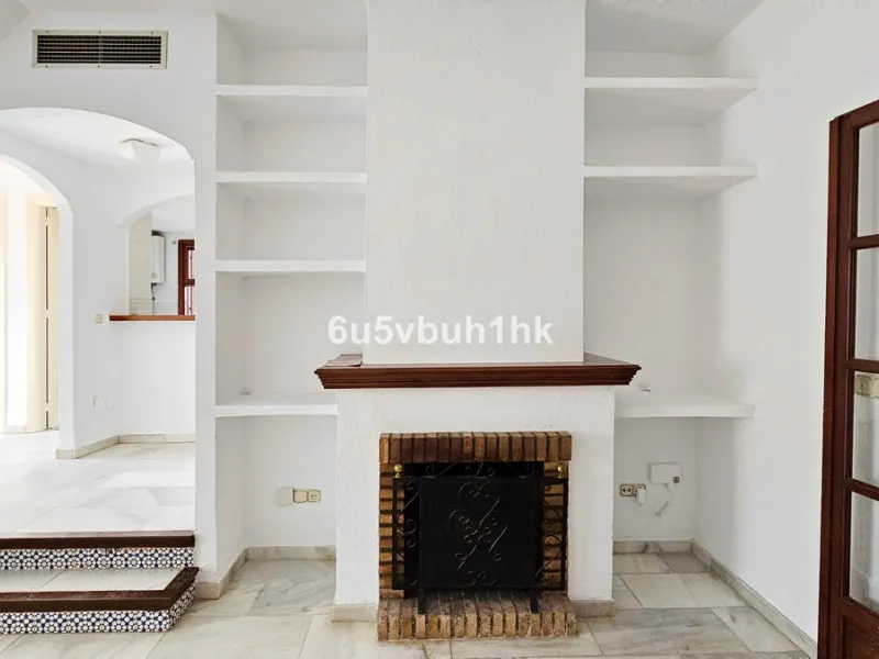 Located in the established Bahia Azul urbanisation, this traditional Spanish house offers an excellent opportunity to acquire a property with direct access to the beach and communal amenities.