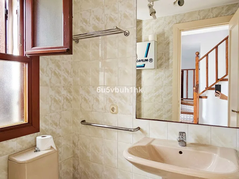 Located in the established Bahia Azul urbanisation, this traditional Spanish house offers an excellent opportunity to acquire a property with direct access to the beach and communal amenities.